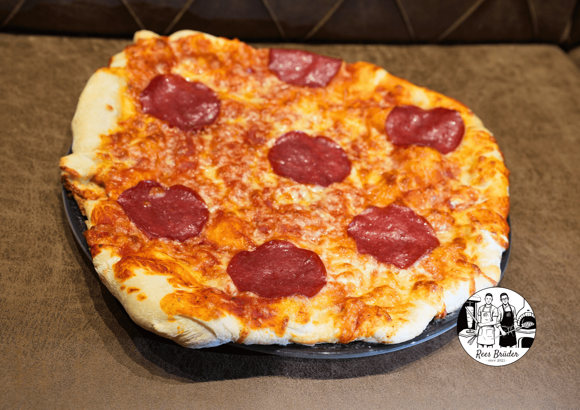 Pizza mit 48 Stunden Teigruhe bei Rees Döner & Pizza in Freiburg